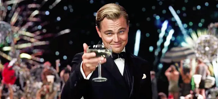 Jedną z filmowych propozycji na sylwestra w domu jest "Wielki Gatsby" ze świetną rolą Leonardo DiCaprio. 