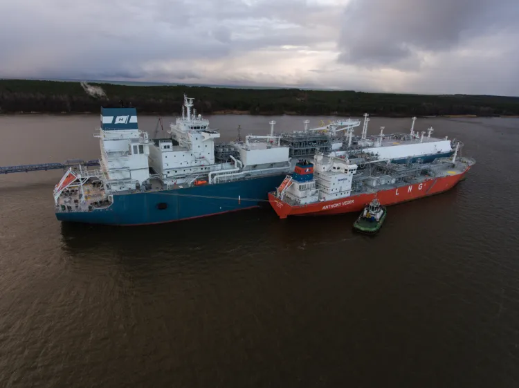 Pływający terminal LNG typu FSRU to statek regazyfikacyjno-magazynowy. Od 2015 r. pływający terminal FSRU działa w litewskim porcie Kłajpeda (na zdjęciu).
