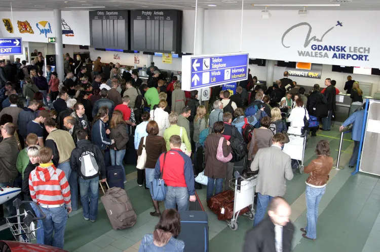 Po raz ostatni niewiele ponad 1,5 mln pasażerów przez lotnisko w Gdańsku przewinęło się 14 lat temu. Na zdjęciu terminal T1 w kwietniu 2007 r.