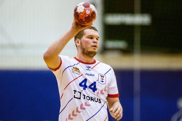 Kamil Adamczyk w Szczecinie rzucił 12 bramek w dwóch meczach, ale Torus Wybrzeże nie zdołało wygrać żadnego z nich.