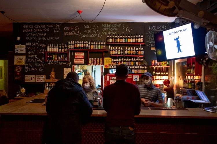 W ostatnich dniach część pubów i restauracji w Trójmieście otworzyła się wbrew obostrzeniom. Podobny "strajk" przedsiębiorców z południa kraju poskutkował zapowiedzią tarczy turystycznej dla tamtego regionu. Czy Pomorze też otrzyma podobne wsparcie?