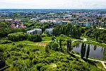 Wizualizacja budynków osiedla Robinia po wybudowaniu. Trudno znaleźć nową inwestycję w tak zielonej lokalizacji. 