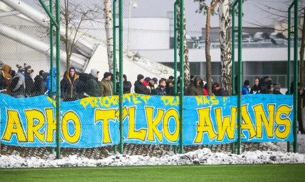 Kibice Arki Gdynia dali jasny sygnał piłkarzom, czego oczekują od nich wiosną 2021 roku. 