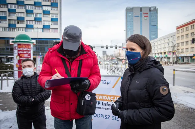 W poniedziałek, 8 lutego, w Gdańsku rozpoczęła się zbiórka podpisów pod ustawą dotyczącą likwidacji TVP Info i abonamentu RTV.