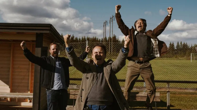 Duński komediodramat "Na rauszu" to jedna z największych premier pierwszego po długiej przerwie kinowego weekendu w Trójmieście. Film z Madsem Mikkelsenem będzie można obejrzeć we wszystkich kinach studyjnych, które otworzą się w piątek, 12 lutego.