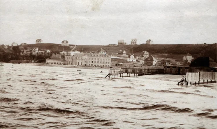Z okazji 95. urodzin Gdyni MMG prezentuje na swojej stronie kilkanaście fotografii ze swoich zbiorów ukazujących Gdynię z okresu połowy lat 20 XX. wieku.
