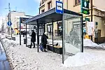 Mieszkańcy informują o problemach z wiatą autobusową na przystanku Skwer Kościuszki - InfoBox przy ulicy 10 Lutego. 