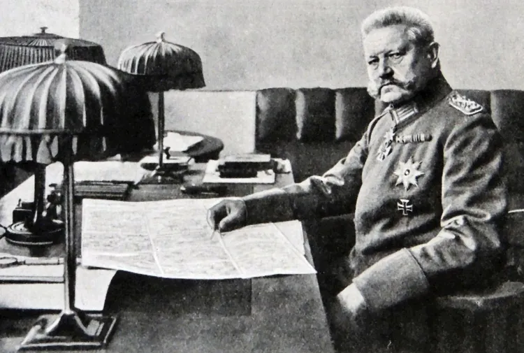 Paul von Hindenburg (1847-1934) - niemiecki dowódca, feldmarszałek i polityk, w latach 1925-1934 prezydent Republiki Weimarskiej i III Rzeszy.