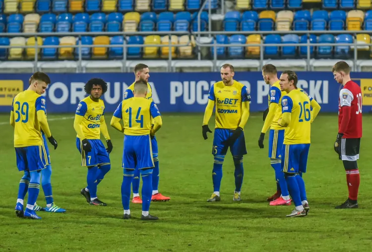 Arka Gdynia w pierwszym meczu o stawkę w tym roku zagrała w ustawieniu 3-5-2. Wariantów ustawienia jest jednak więcej i to ma być przewaga żółto-niebieskich w najbliższych miesiącach.
