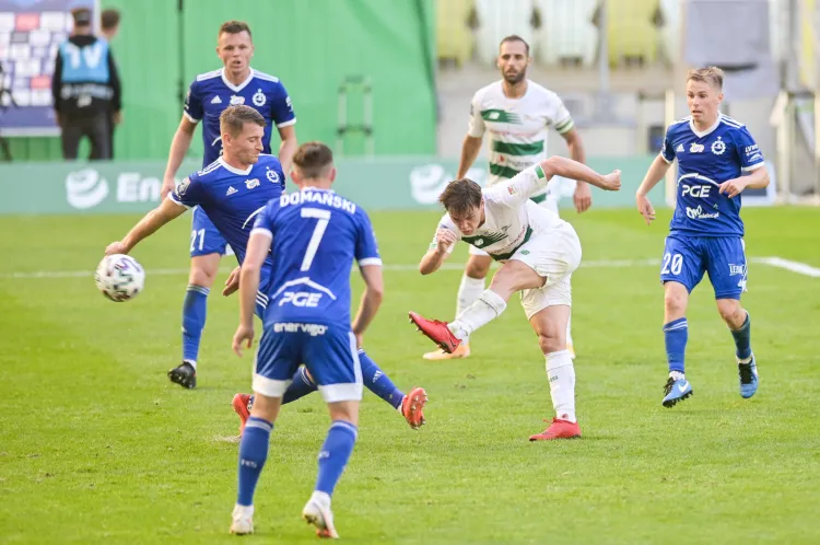 W pierwszy meczu w tym sezonie między tymi drużynami Lechia Gdańsk pokonała Stal Mielec 4:2, a gole strzelili m.in. Flavio Paixao i Conrado. 