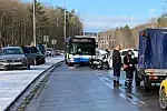 W wypadku na Chwarznieńskiej ucierpiało kilka osób.