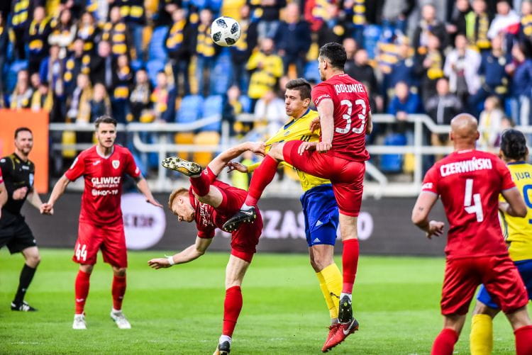 Arka Gdynia zagra u siebie z Piastem Gliwice w półfinale Fortuna Puchar Polski. Mecz ma się odbyć 20 lub 21 kwietnia. 