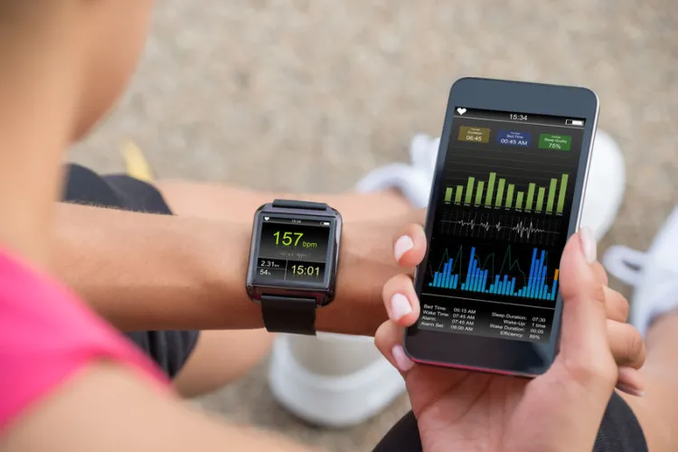Aplikacje są często kompatybilne ze smartwatchami, które mierzą tętno. Posiadają również wiele innych funkcji.
