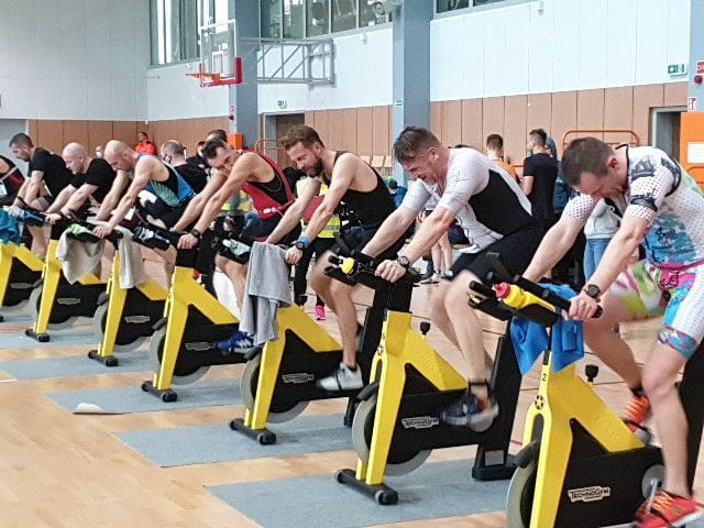 Do rywalizacji w Indoor Triathlon Gdynia 2021 przystąpiło 75 uczestników. Ze względu na obostrzenia startowali w grupach po 16 osób.