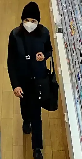 Policja z Gdyni prosi o pomoc w ustaleniu personaliów kobiety, która może mieć związek z kradzieżą sklepową. 