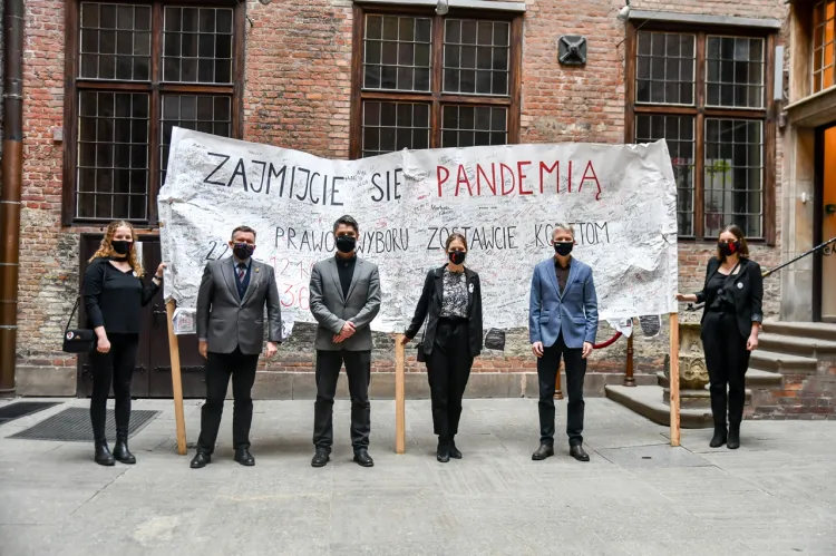 Transparent z protestów trafił do zbiorów Muzeum Gdańska.