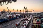Morska Agencja Gdynia to przedsiębiorstwo w branży transportowo-logistycznej. Firma organizuje transport lądowo-morski kilkunastu tysięcy kontenerów w ciągu roku. Frachtuje statki, aranżuje przewóz drogowy i kolejowy. Zajmuje się także sztukami ciężkimi i ponadgabarytowymi, ładunkami sypkimi, płynnymi, a także drobnicą.
