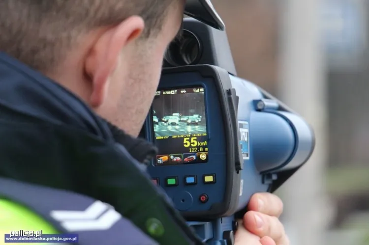 Nowe "suszarki" nie tylko mierzą prędkość, ale także nagrywają filmy i robią zdjęcia. 