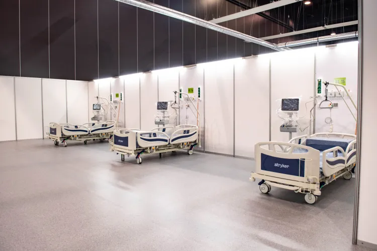 Szpitale tymczasowe w Gdańsku i Sopocie mają zgodę Ministerstwa Zdrowia na zwiększanie liczby łóżek, jednak do tego potrzebny jest nowy personel.