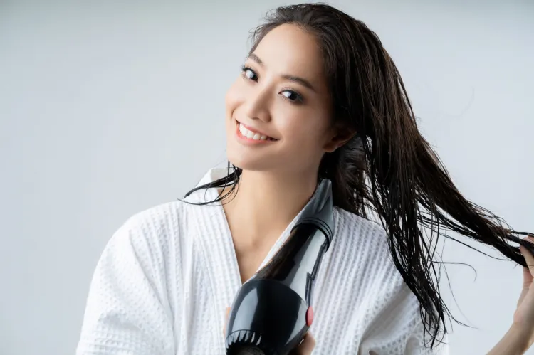 Dla Japonek podstawą pielęgnacji włosów jest staranne oczyszczenie skóry głowy, bo to na niej namnażają się bakterie i grzyby mogące powodować stany zapalne. 