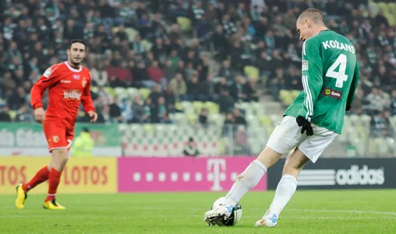 Sergejs Kożans był jednym z najlepszych aktorów sobotniego meczu, ale nawet jego przestaje cieszyć gra bez straty gola, skoro Lechia nie wygrywa.