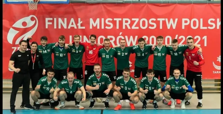 Juniorzy Wybrzeża Gdańsk zdobyli srebrny medal na mistrzostwach Polski w Tarnowie.