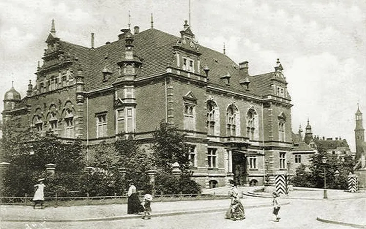 Siedziba Wysokiego Komisarza Ligi Narodów w Wolnym Mieście Gdańsku. Obecnie mieści się tutaj siedziba Rady Miasta Gdańska.