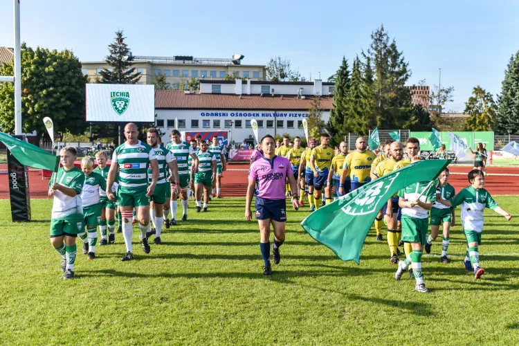 W planowanych terminach 11. kolejki ekstraligi rugby z trójmiejskich drużyn zagrały tylko: Lechia Gdańsk i Arka Gdynia. Ze zwycięstwa cieszyli się jednak tylko biało-zieloni.