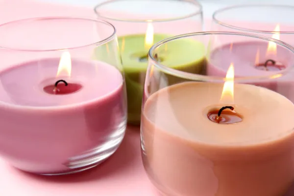 Ze względu na różnorodne opakowania naturalnych świec wiele osób kupuje je nie tylko dla siebie, ale i na prezent dla przyjaciół, rodziny czy współpracowników.