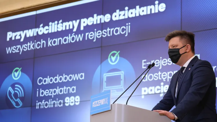 W piątek po północy szef kancelarii premiera i pełnomocnik rządu do spraw szczepień Michał Dworczyk poinformował, że e-rejestracja na szczepienia przeciw COVID-19 została wznowiona.