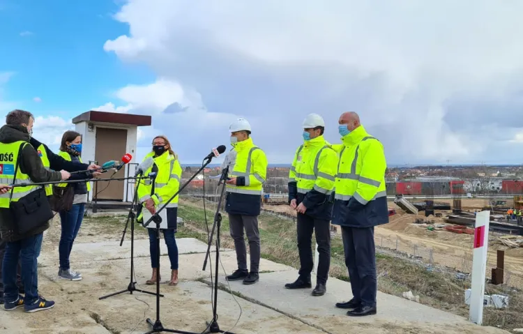 Władze Zakładu Utylizacyjnego i Portu Czystej Energii stoją na stanowisku, że wszelkie prace przy budowie spalarni prowadzone były zgodnie z prawem.