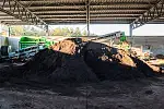 "Czarne złoto ogrodników", czyli kompost na Szadółkach produkowany jest ze śmieci bio.