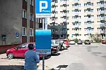 Mieszkańców osiedla w Sopocie zaskoczyła informacja o płatnym parkingu pod ich mieszkaniami.