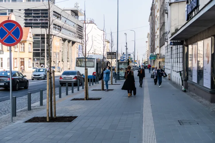 Remont chodników przy ulicy 10 Lutego w Gdyni został zakończony. 
