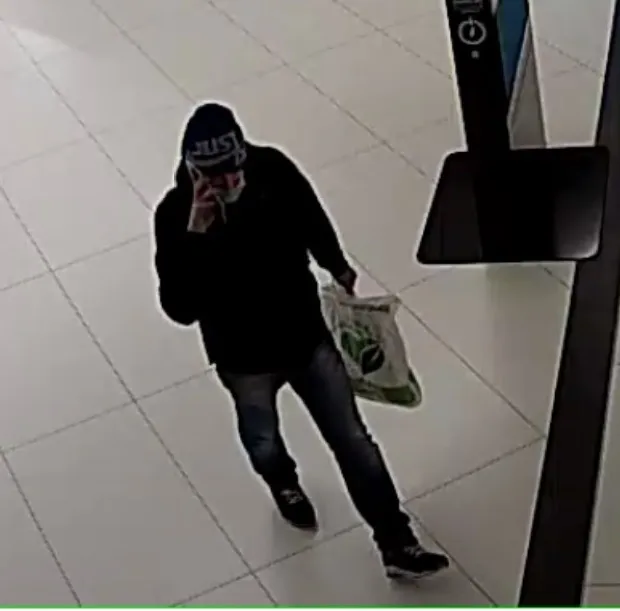Mężczyzna poszukiwany w związku z kradzieżą portfela.