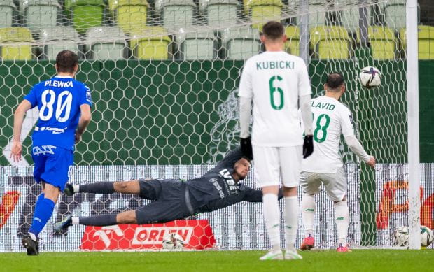 Lechia Gdańsk w tym sezonie w ekstraklasie strzeliła 19 goli ze stałych fragmentów gry. To dokładnie połowa jej wszystkich bramek. 