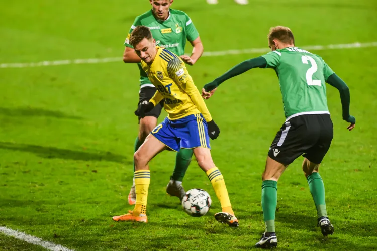 Juliusz Letniowski w meczu GKS Bełchatów - Arka Gdynia (0:3) strzelił 12. gola w tym sezonie. Jest nie tylko najlepszym snajperem żółto-niebieskich, ale pod względem strzeleckim zalicza najlepsze rozgrywki w seniorskiej karierze.