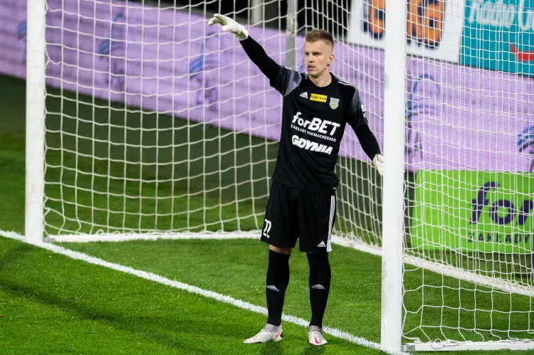 Daniel Kajzer już w 12 meczach Arki Gdynia w Fortuna I liga nie puścił gola. Szczelna defensywa ma być kluczem do awansu do ekstraklasy.