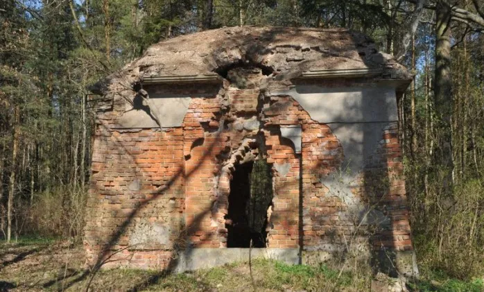 Niszczejący grobowiec rodziny Gralathów w Sulminie ma szansę na ratunek. Remont zabytku chce sfinansować Gdańsk.