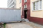 Kontener przed budynkiem przy ul. Armii Krajowej 29 w Gdyni. Ma on zostać przesunięty. 