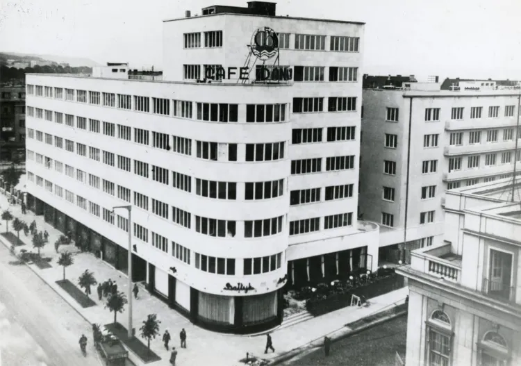 Kawiarnia Cafe Bałtyk w budynku ZUS przy ul. 10 Lutego 24, rok 1938.