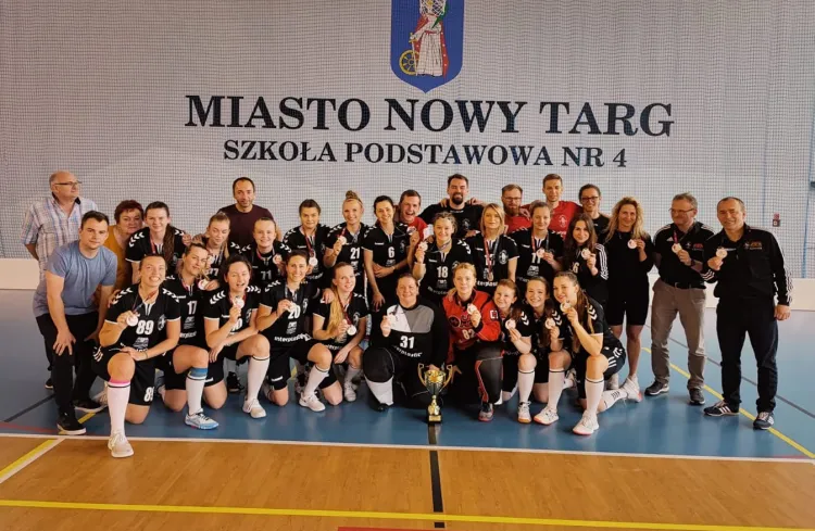 Interplastic Olimpia Osowa Gdańsk z brązowymi medalami mistrzostw Polski w unihokeju kobiet.