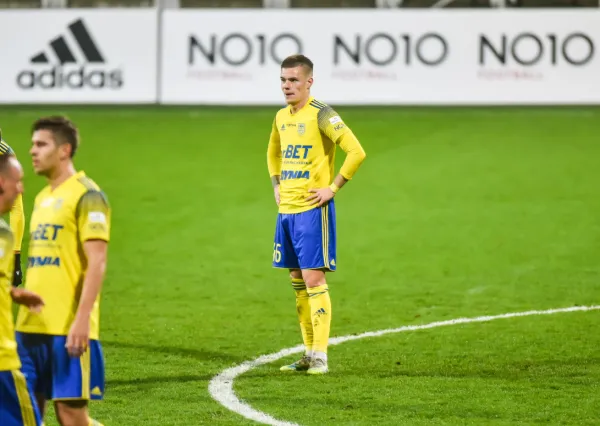 Jakub Wawszczyk dołączył do Arki Gdynia w wieku 16 lat. Ma za sobą występy w zespołach młodzieżowych. Debiut w ekstraklasie zaliczył we wrześniu 2019 roku. Wówczas w starciu z ŁKS Łódź (4:1) rozegrał pełne 90 minut i zaliczył asystę.