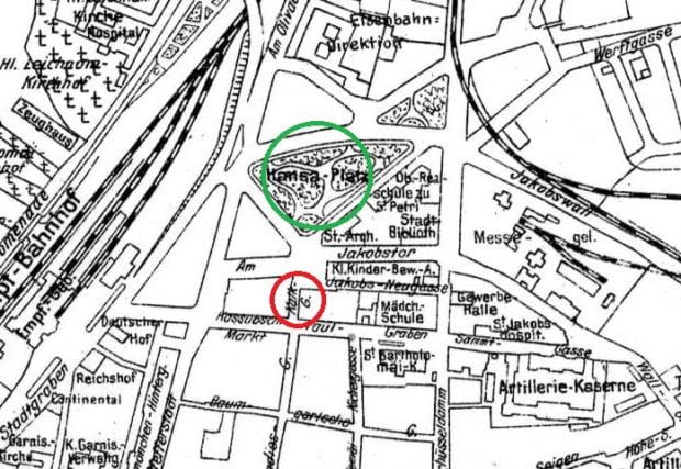 Fragment planu Gdańska z 1920 r. Kalkgasse, czyli ul. Wapienna, została oznaczona czerwonym kółkiem. Zielone kółko wskazuje umiejscowienie pl. Hanzy. Oba miejsca zostały zlikwidowane podczas powojennej odbudowy Starego Miasta.