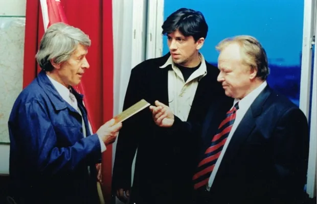 Akcja filmu "Gracze" rozgrywa się w 1990, podczas kampanii wyborczej do wyborów prezydenckich. Zdjęcia realizowano w Warszawie i Gdańsku. Na zdjęciu (od lewej): Andrzej Wiśniewski, Janusz Józefowicz i Marian Opania.