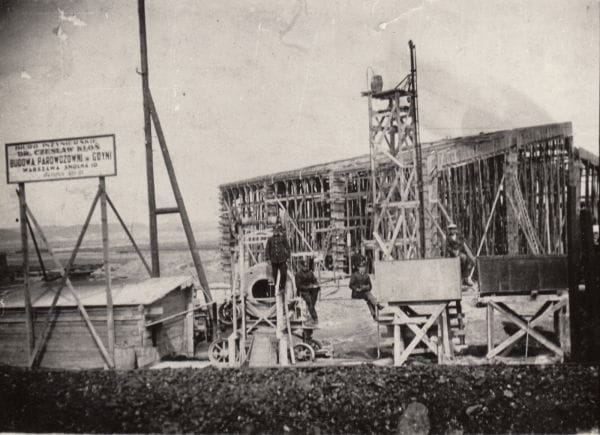 Hala numer 1 w trakcie budowy około roku 1928.