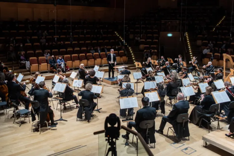 W piątek 11 czerwca w Filharmonii Bałtyckiej odbyło się uroczyste zakończenie sezonu artystycznego 2020/2021. Orkiestrę PFB poprowadził jej dyrektor artystyczny, Georg Cziczinadze. 