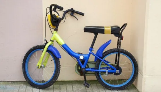 Spod sklepu na Przeróbce 60-latek ukradł 6-latce rower, wart ok. 300 zł.