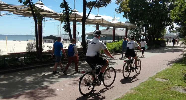 Policjanci patrolujący okolice plaż na rowerach to będzie teraz częsty widok.
