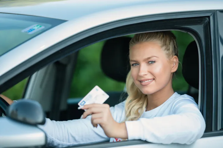 Za kilka lat każdy kierowca będzie musiał wymienić dokument prawa jazdy.